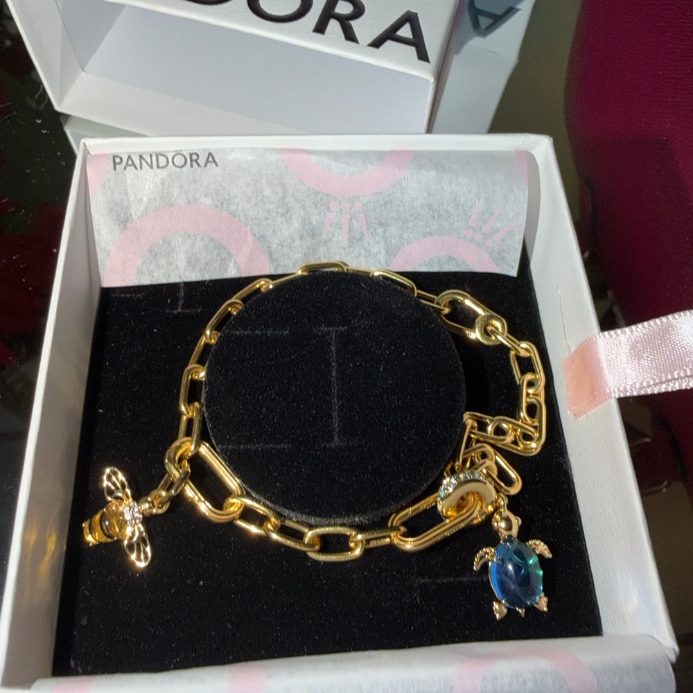 ✨ Authentic Pandora 8” Gold Link Charm Bracelet w/ Bee & Turtle Charms 💛 - Picture 6 of 15